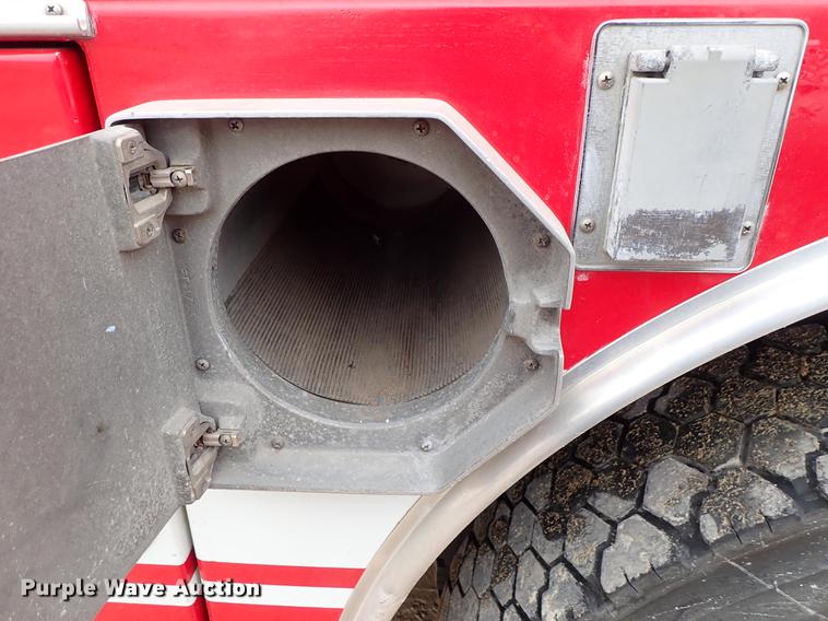 image for item DF8677 1993 Spartan Gladiator GA40M-2142 fire truck