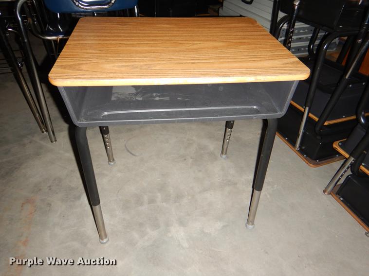 (150) elementary school desks in Junction City, KS Item EA9178 sold