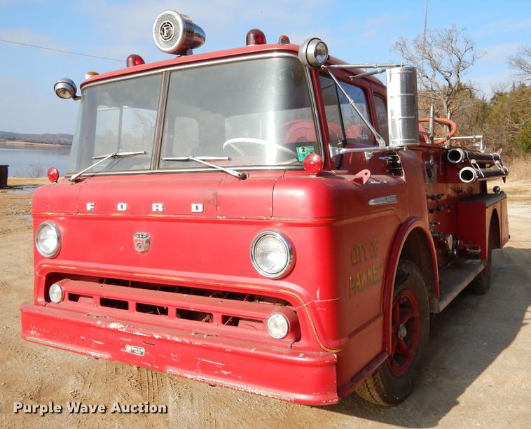 image for item ER9436 1962 Ford C700 fire truck