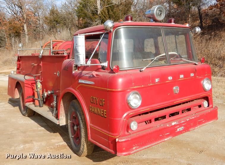 image for item ER9436 1962 Ford C700 fire truck