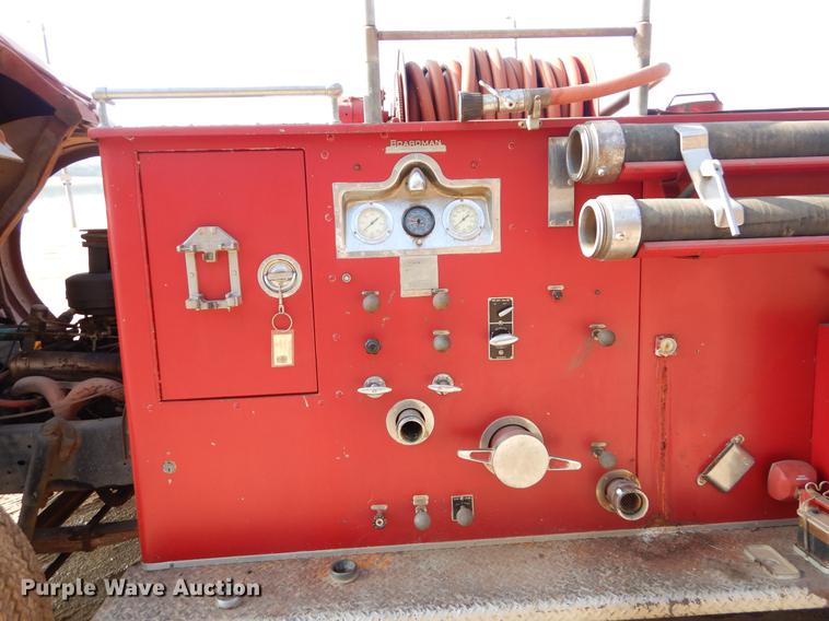 image for item ER9436 1962 Ford C700 fire truck