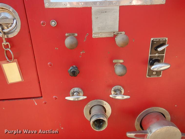 image for item ER9436 1962 Ford C700 fire truck