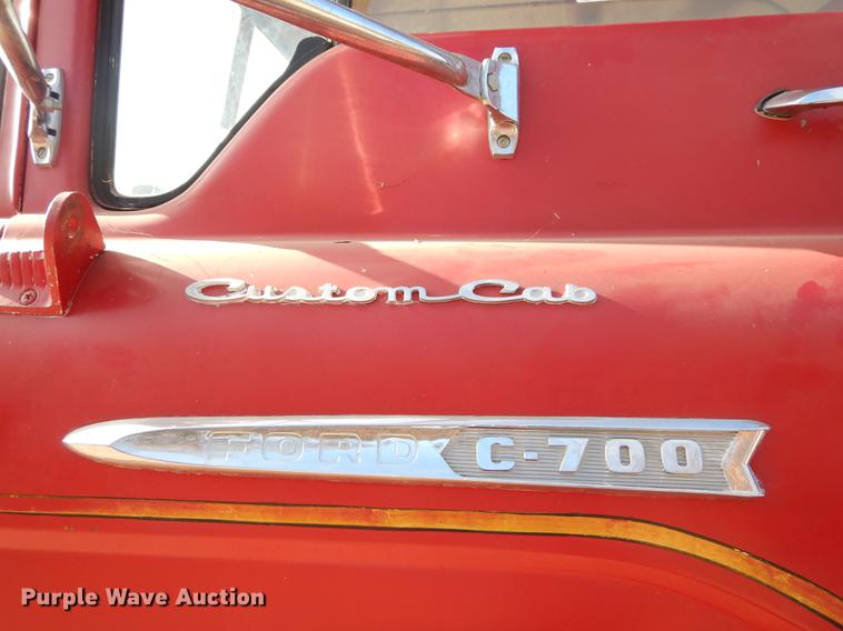 image for item ER9436 1962 Ford C700 fire truck