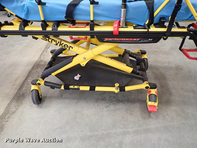 image for item FH9557 Stryker 6085 Pro XT gurney
