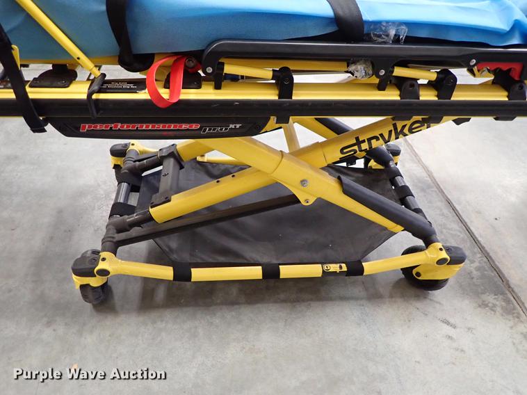 image for item FH9557 Stryker 6085 Pro XT gurney