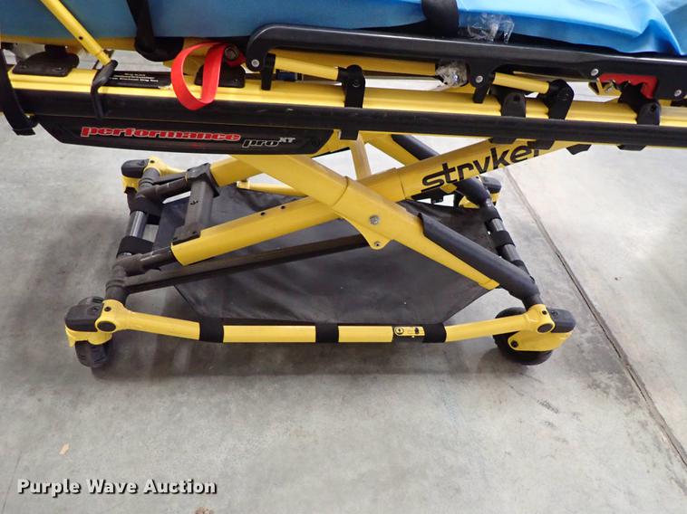 image for item FH9557 Stryker 6085 Pro XT gurney