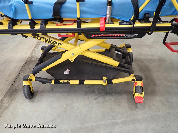 image for item FH9557 Stryker 6085 Pro XT gurney