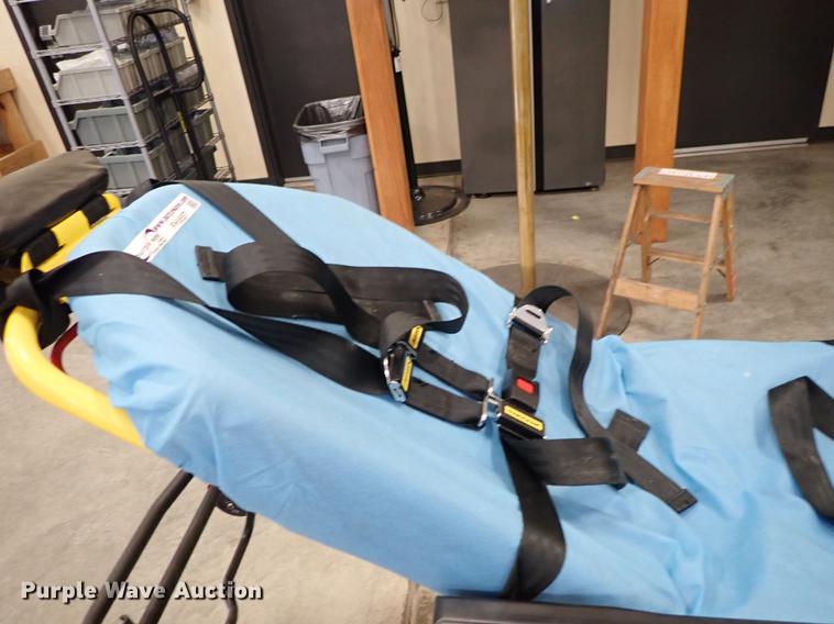 image for item FH9557 Stryker 6085 Pro XT gurney