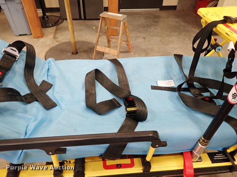 image for item FH9557 Stryker 6085 Pro XT gurney