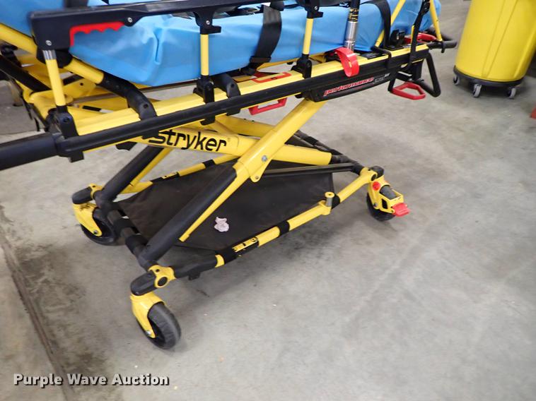 image for item FH9557 Stryker 6085 Pro XT gurney
