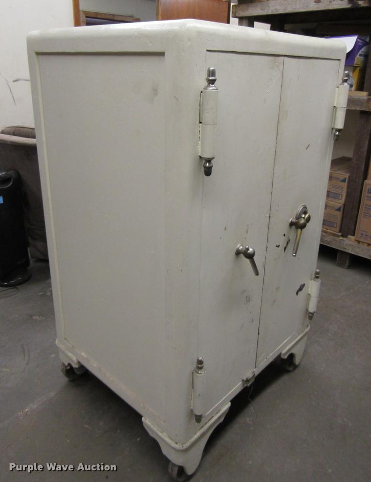 image for item FJ9598 Mosler safe