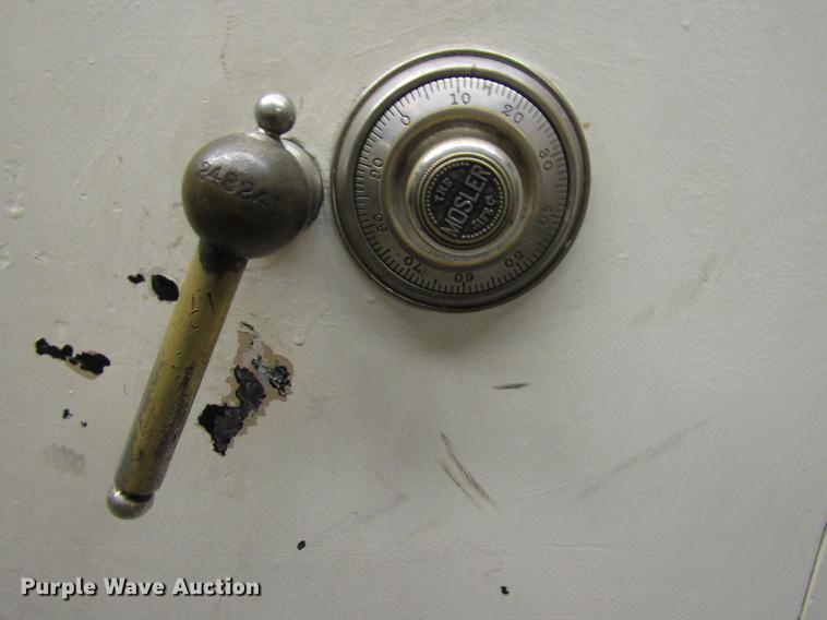 image for item FJ9598 Mosler safe