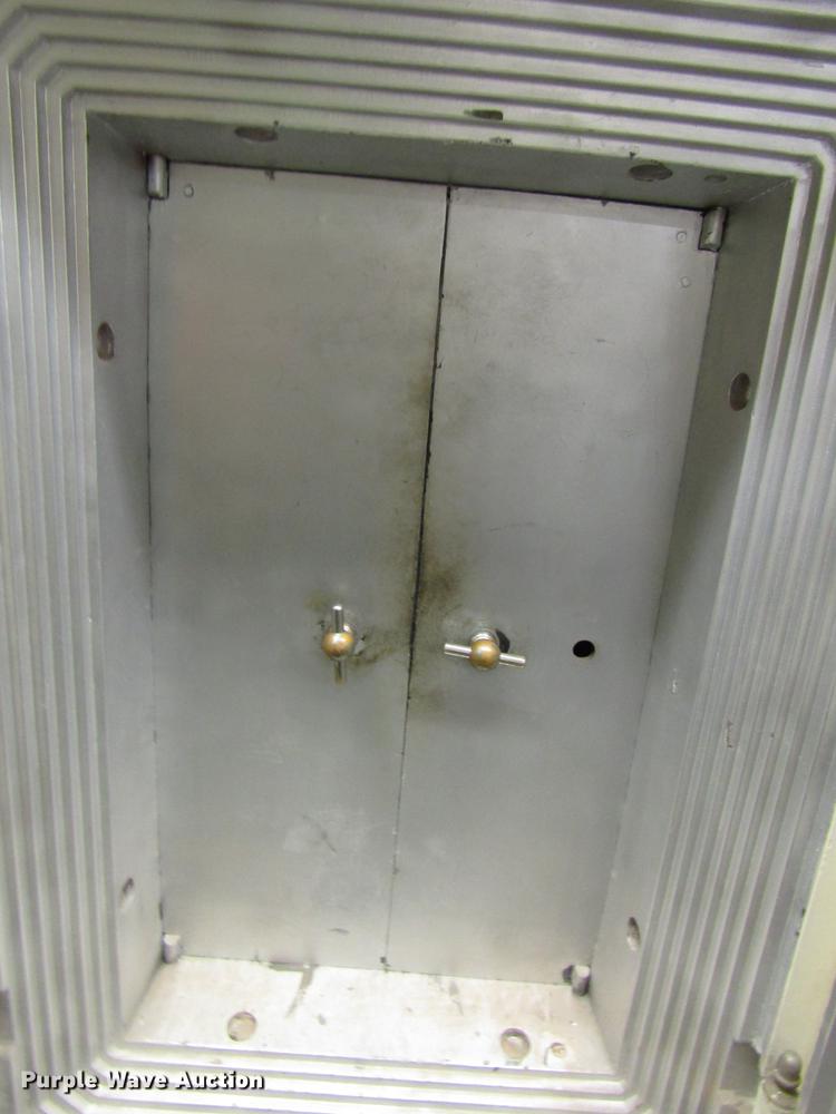 image for item FJ9598 Mosler safe