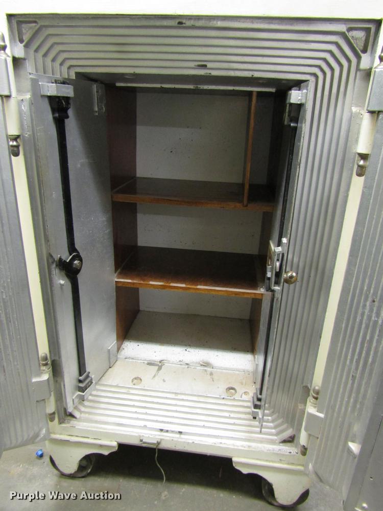image for item FJ9598 Mosler safe