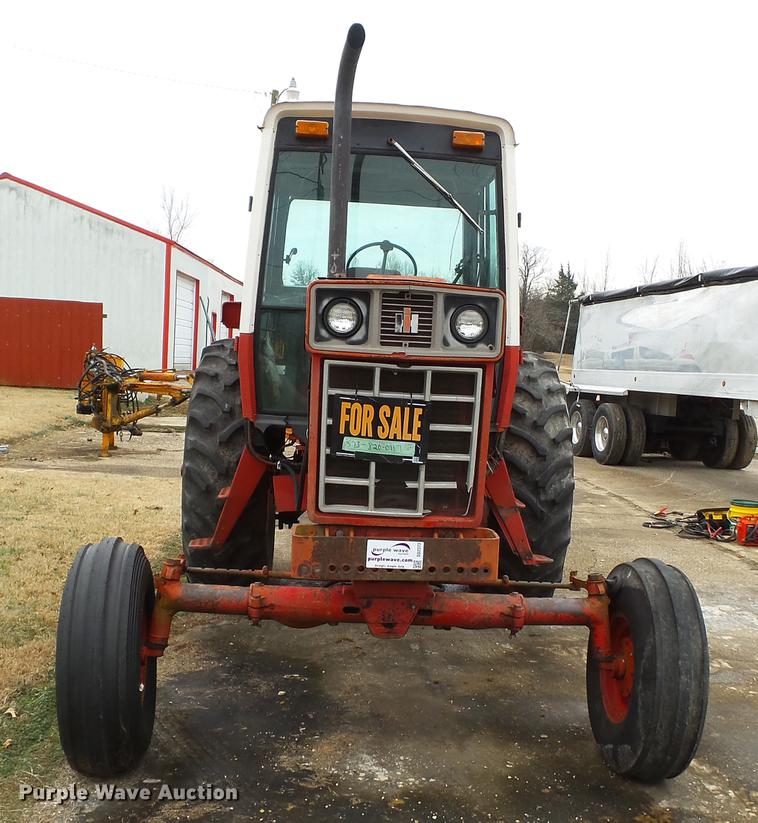 image for item DD2373 1979 International 1086 tractor