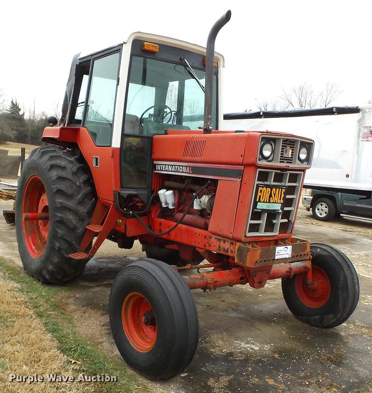 image for item DD2373 1979 International 1086 tractor