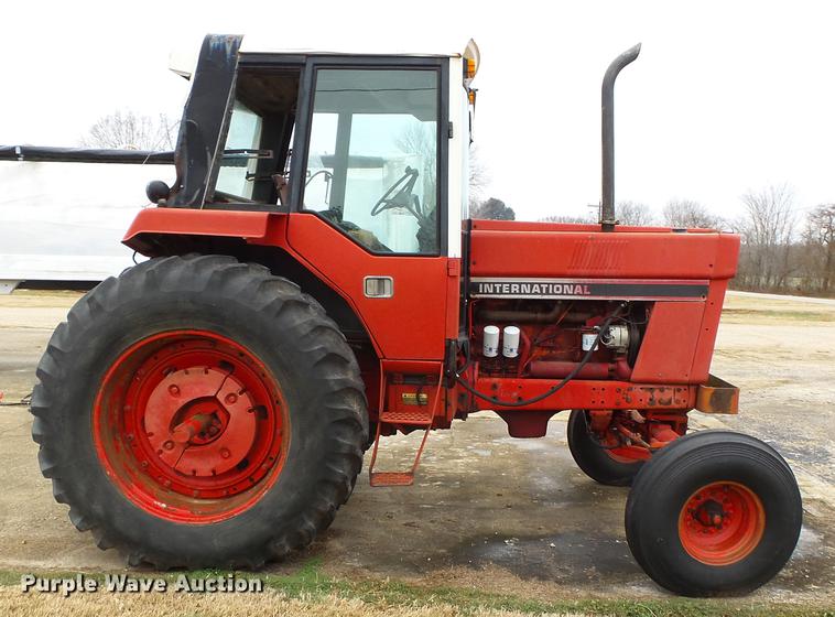 image for item DD2373 1979 International 1086 tractor