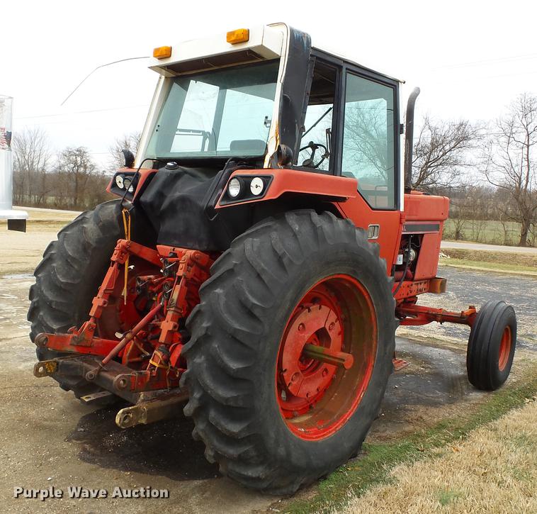 image for item DD2373 1979 International 1086 tractor