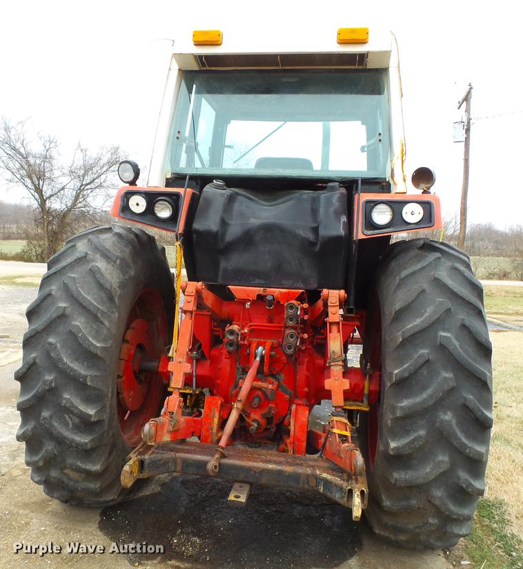 image for item DD2373 1979 International 1086 tractor