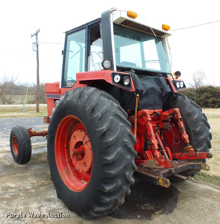 image for item DD2373 1979 International 1086 tractor