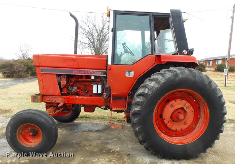 image for item DD2373 1979 International 1086 tractor