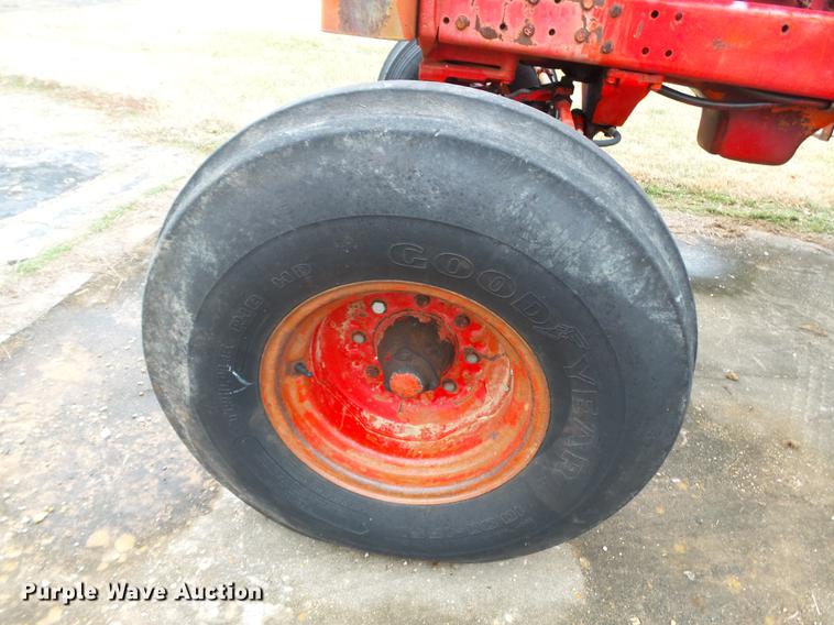 image for item DD2373 1979 International 1086 tractor