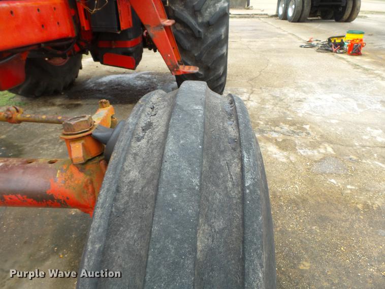 image for item DD2373 1979 International 1086 tractor