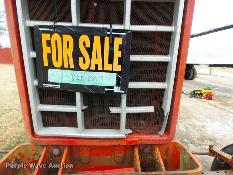 image for item DD2373 1979 International 1086 tractor