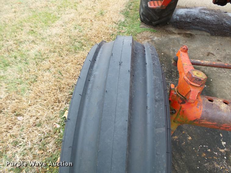 image for item DD2373 1979 International 1086 tractor