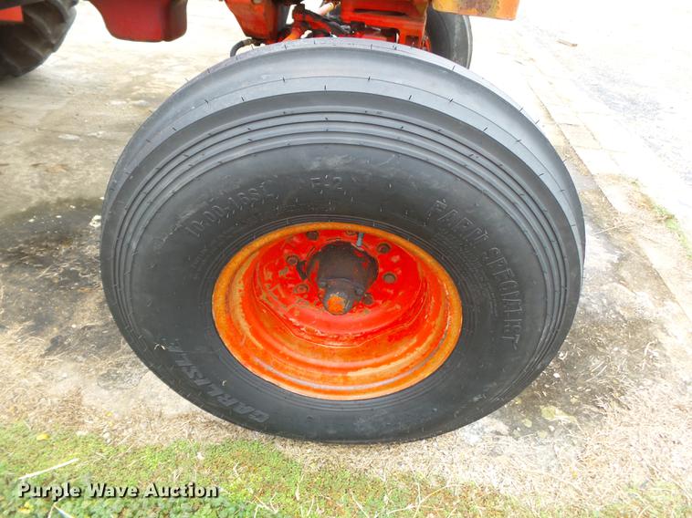 image for item DD2373 1979 International 1086 tractor