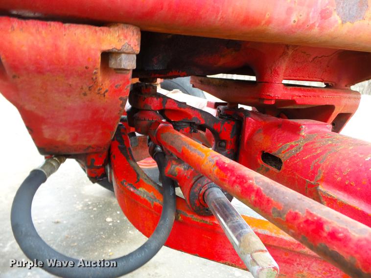 image for item DD2373 1979 International 1086 tractor