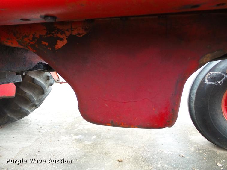 image for item DD2373 1979 International 1086 tractor