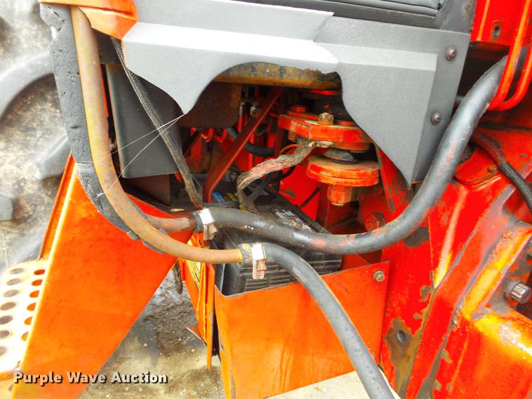 image for item DD2373 1979 International 1086 tractor