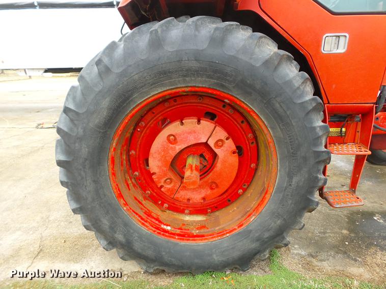 image for item DD2373 1979 International 1086 tractor