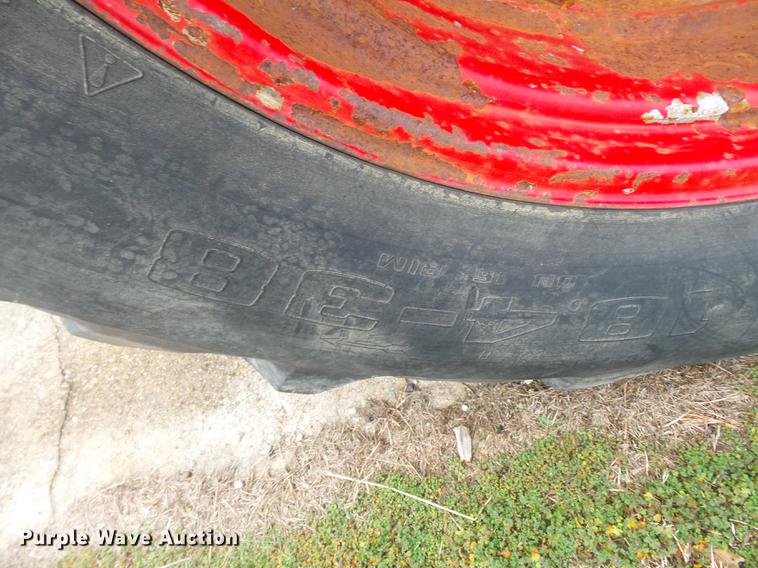 image for item DD2373 1979 International 1086 tractor