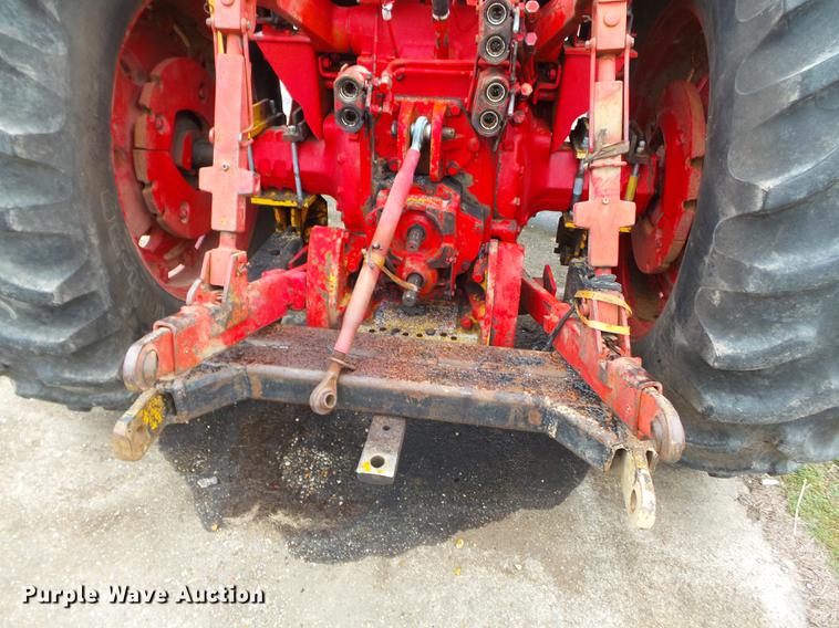 image for item DD2373 1979 International 1086 tractor