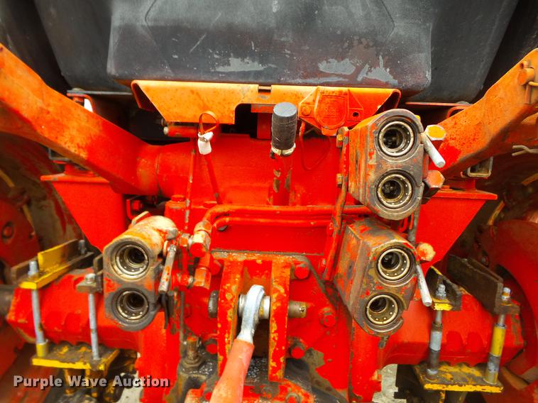 image for item DD2373 1979 International 1086 tractor