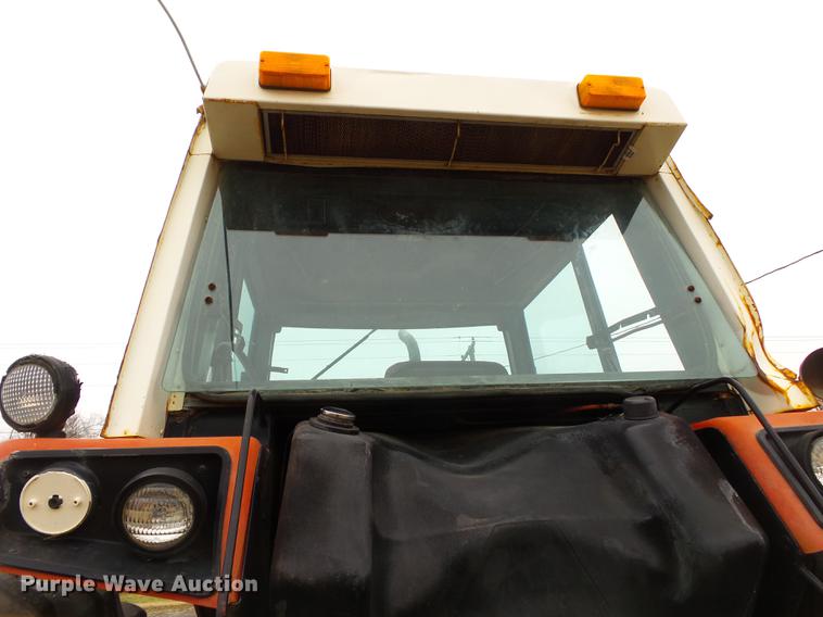 image for item DD2373 1979 International 1086 tractor