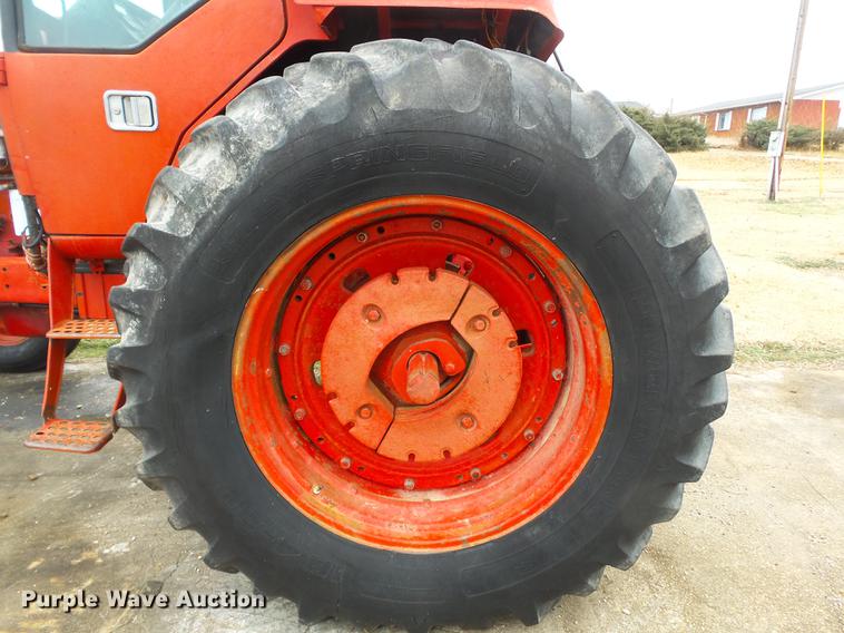 image for item DD2373 1979 International 1086 tractor