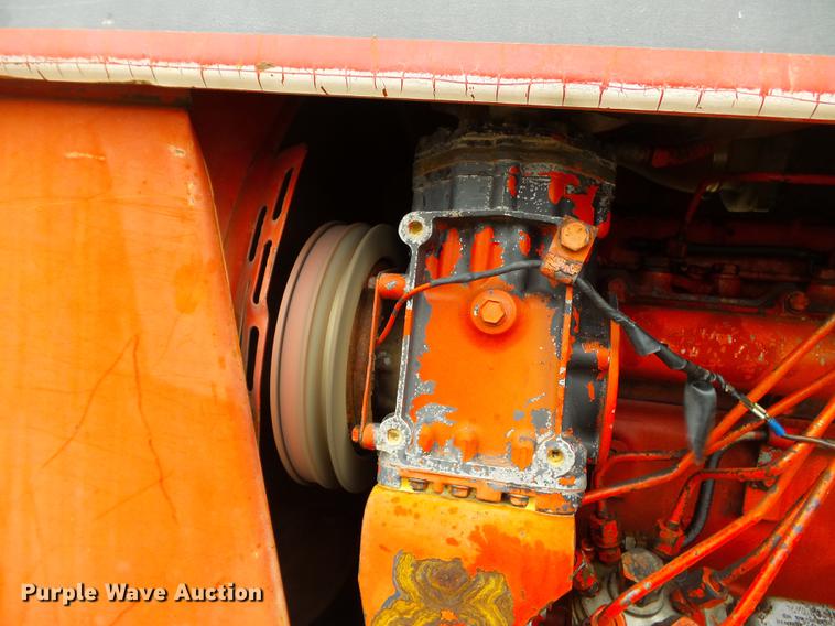 image for item DD2373 1979 International 1086 tractor