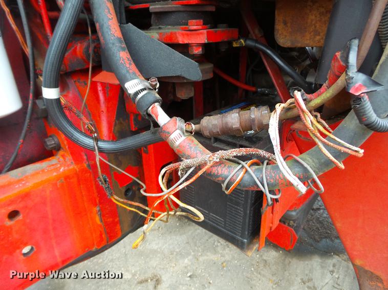 image for item DD2373 1979 International 1086 tractor