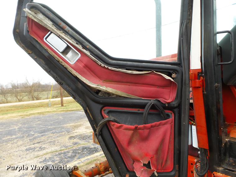 image for item DD2373 1979 International 1086 tractor