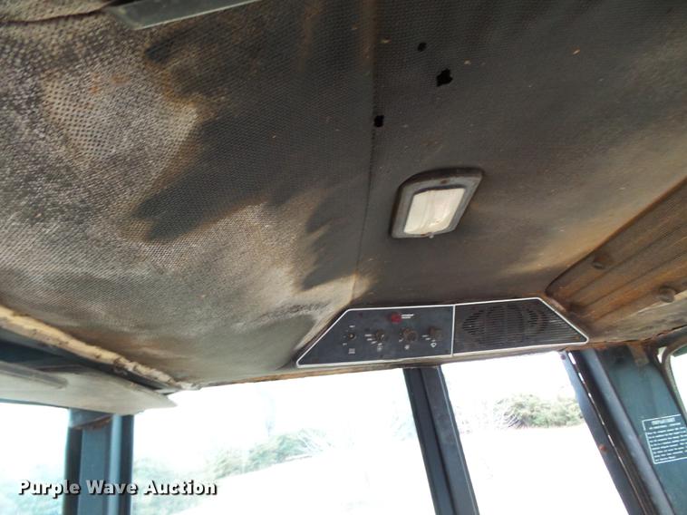 image for item DD2373 1979 International 1086 tractor