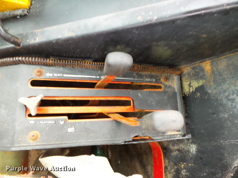 image for item DD2373 1979 International 1086 tractor