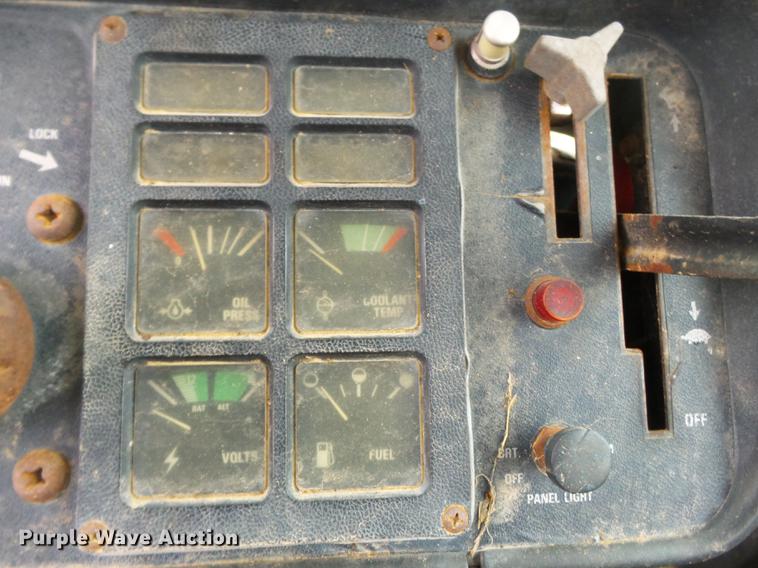 image for item DD2373 1979 International 1086 tractor