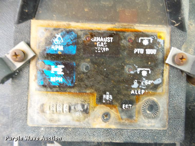 image for item DD2373 1979 International 1086 tractor