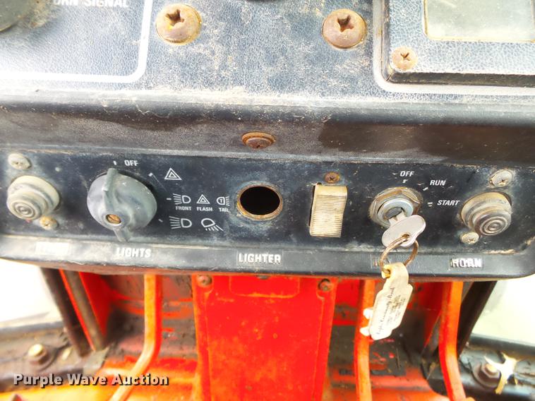 image for item DD2373 1979 International 1086 tractor