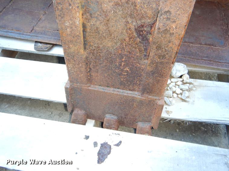 image for item DE0042 1998 Woods 9000 backhoe attachment