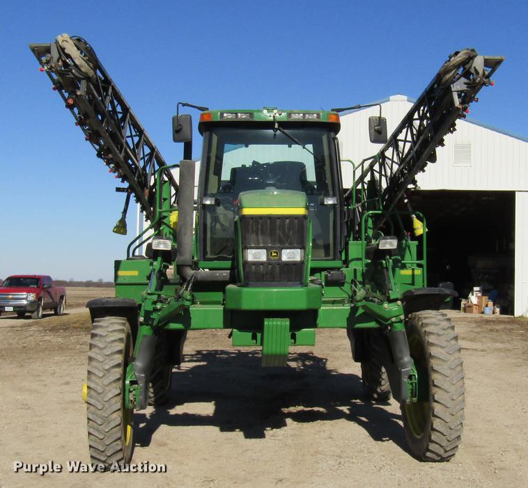 image for item DE5972 2000 John Deere 4700 sprayer