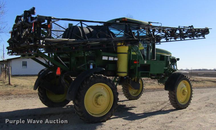 image for item DE5972 2000 John Deere 4700 sprayer